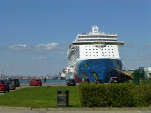 Das Kreuzfahrtschiff im Hafen von Southampton